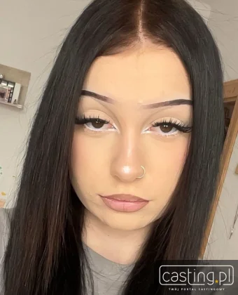 158743